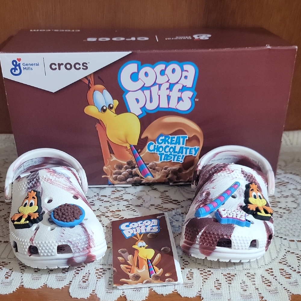 CROCS Toddler Cocoa Puffs Slippers - White and Garnet Size c5